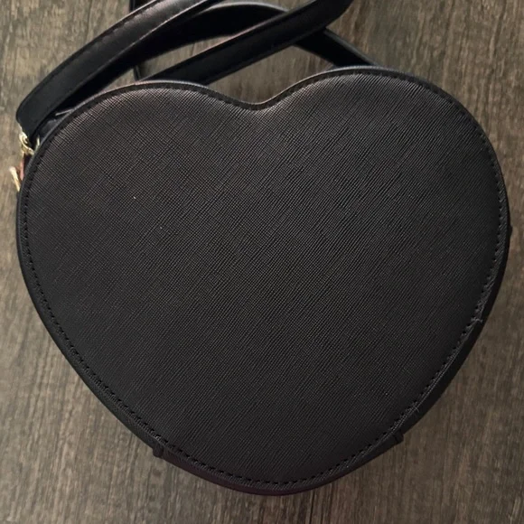 Heart-Shaped Pink and Black Designer Bag - Picture 2 of 3